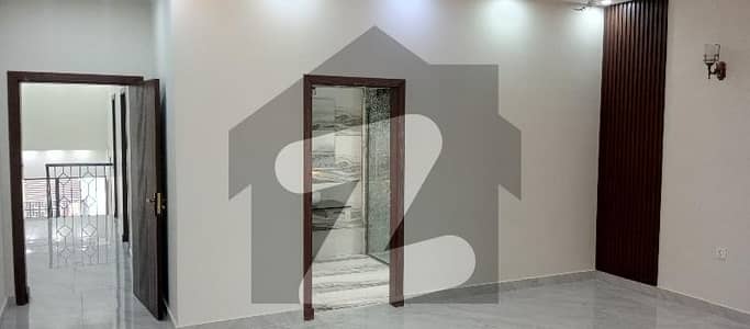 10 Marla House For Sale In Eden Avenue Old New Air Port Road Lahore Cantt 3 Bed With Attached Bathroom And Kitchen Store D/D Tvl Price,,325 Lac