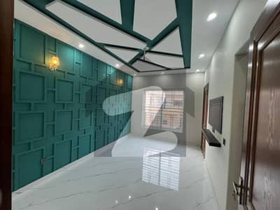 جوہر ٹاؤن فیز 2 جوہر ٹاؤن,لاہور میں 2 کمروں کا 10 مرلہ زیریں پورشن 75.0 ہزار میں کرایہ پر دستیاب ہے۔