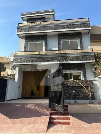 جی ۔ 13 اسلام آباد میں 4 کمروں کا 4 مرلہ مکان 4.3 کروڑ میں برائے فروخت۔