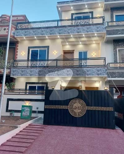 جی ۔ 11 اسلام آباد میں 4 کمروں کا 4 مرلہ مکان 4.6 کروڑ میں برائے فروخت۔