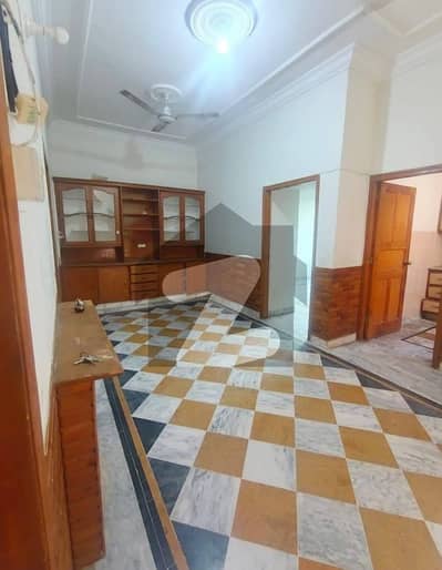 جی ۔ 11 اسلام آباد میں 3 کمروں کا 8 مرلہ بالائی پورشن 90.0 ہزار میں کرایہ پر دستیاب ہے۔