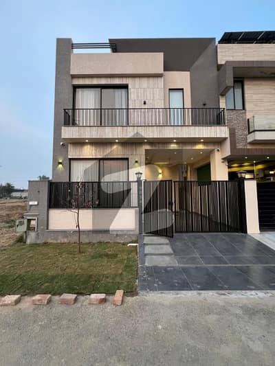 ڈی ایچ اے 9 ٹاؤن ڈیفنس (ڈی ایچ اے),لاہور میں 3 کمروں کا 5 مرلہ مکان 2.8 کروڑ میں برائے فروخت۔