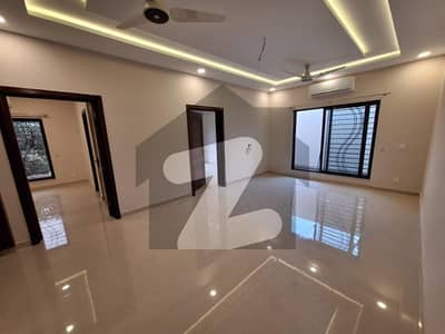 ایف ۔ 8 اسلام آباد میں 6 کمروں کا 1 کنال مکان 10.0 لاکھ میں کرایہ پر دستیاب ہے۔