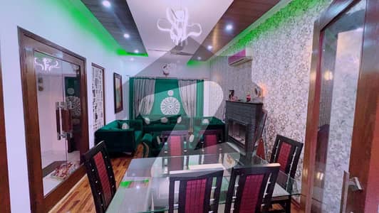 ڈی ایچ اے فیز 5 - بلاک ایل فیز 5,ڈیفنس (ڈی ایچ اے),لاہور میں 5 کمروں کا 10 مرلہ مکان 7.25 کروڑ میں برائے فروخت۔