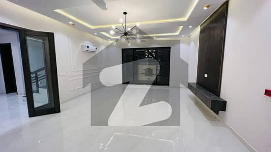 ڈی ایچ اے فیز 7 - بلاک کیو فیز 7,ڈیفنس (ڈی ایچ اے),لاہور میں 5 کمروں کا 1 کنال مکان 9.25 کروڑ میں برائے فروخت۔