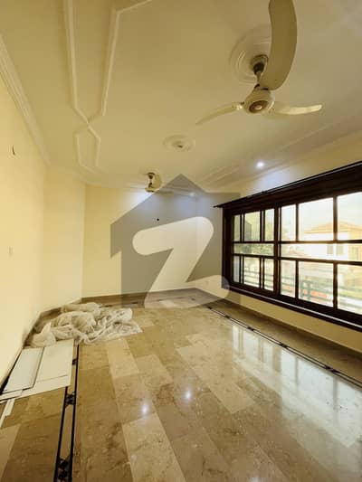 Upper available for Rent in E11/3