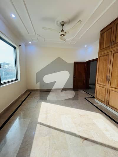 ای ۔ 11 اسلام آباد میں 3 کمروں کا 16 کنال بالائی پورشن 1.6 لاکھ میں کرایہ پر دستیاب ہے۔