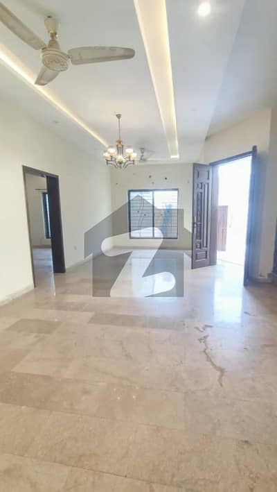 ڈی ایچ اے 11 رہبر فیز 1 ڈی ایچ اے 11 رہبر,لاہور میں 2 کمروں کا 8 مرلہ زیریں پورشن 60.0 ہزار میں کرایہ پر دستیاب ہے۔