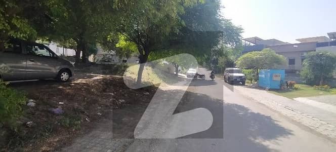 ڈی ایچ اے ڈیفینس فیز 2 ڈی ایچ اے ڈیفینس,اسلام آباد میں 10 مرلہ رہائشی پلاٹ 3.0 کروڑ میں برائے فروخت۔