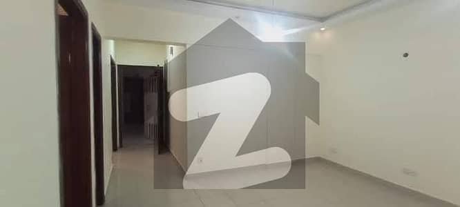 بخاری کمرشل ایریا ڈی ایچ اے فیز 6,ڈی ایچ اے ڈیفینس,کراچی میں 3 کمروں کا 8 مرلہ فلیٹ 1.4 لاکھ میں کرایہ پر دستیاب ہے۔