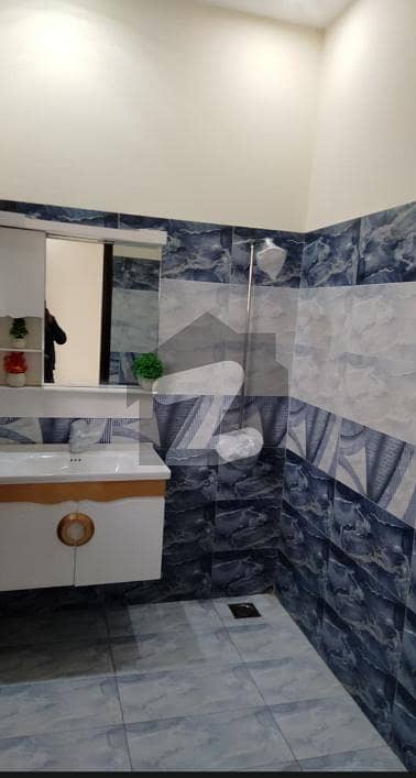 جوہر ٹاؤن لاہور میں 5 کمروں کا 10 مرلہ مکان 5.0 کروڑ میں برائے فروخت۔