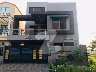 8 MARLA HOUSE AVAILABLE FOR RENT