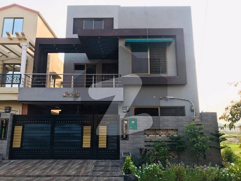 8 MARLA HOUSE AVAILABLE FOR RENT 8 MARLA HOUSE AVAILABLE FOR RENT