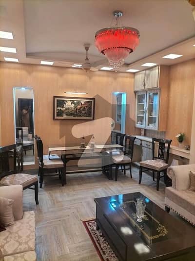 یو ای ٹی ہاؤسنگ سوسائٹی لاہور میں 5 کمروں کا 10 مرلہ مکان 3.5 کروڑ میں برائے فروخت۔