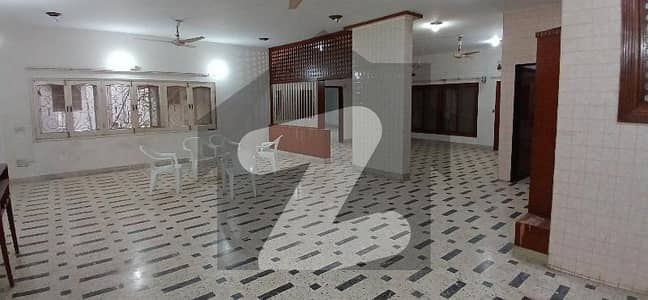 شہید ملت روڈ کراچی میں 4 کمروں کا 2 کنال مکان 4.5 لاکھ میں کرایہ پر دستیاب ہے۔