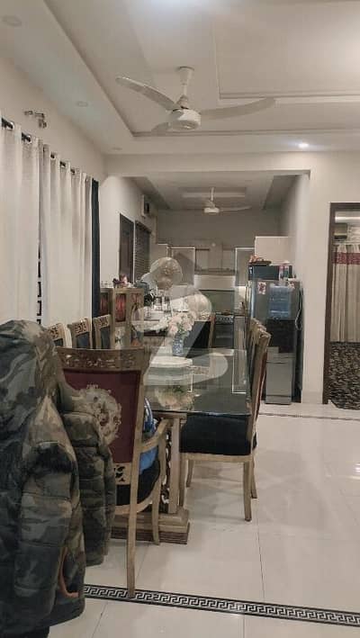 پیراگون سٹی لاہور میں 4 کمروں کا 10 مرلہ مکان 2.3 لاکھ میں کرایہ پر دستیاب ہے۔