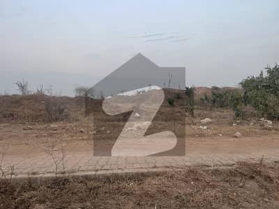 پارک انکلیو اسلام آباد میں 1 کنال رہائشی پلاٹ 4.3 کروڑ میں برائے فروخت۔