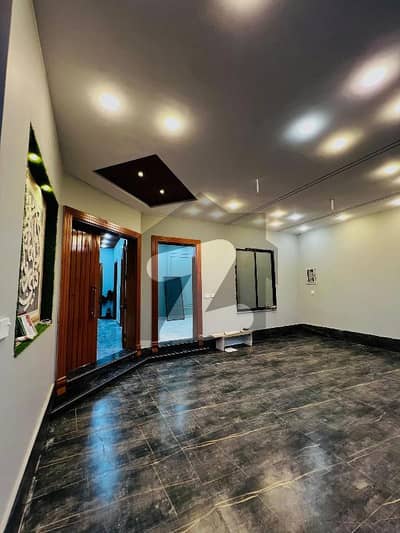 ستارہ گولڈ سٹی ستیانہ روڈ,فیصل آباد میں 4 کمروں کا 7 مرلہ مکان 3.5 کروڑ میں برائے فروخت۔