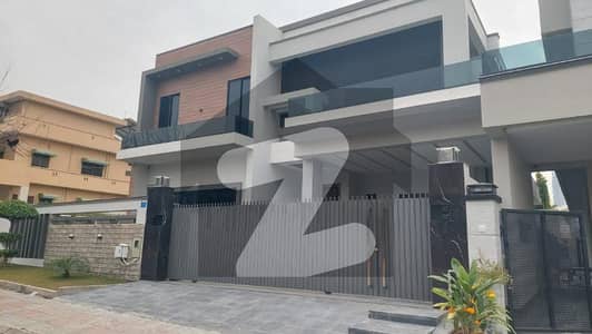 ڈی ایچ اے فیز 2 - سیکٹر بی ڈی ایچ اے ڈیفینس فیز 2,ڈی ایچ اے ڈیفینس,اسلام آباد میں 5 کمروں کا 1 کنال مکان 12.8 کروڑ میں برائے فروخت۔