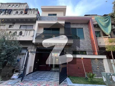 جی ۔ 13/1 جی ۔ 13,اسلام آباد میں 5 کمروں کا 4 مرلہ مکان 4.25 کروڑ میں برائے فروخت۔