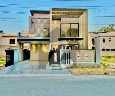 سینٹرل پارک ۔ بلاک اے سینٹرل پارک ہاؤسنگ سکیم,لاہور میں 5 کمروں کا 10 مرلہ مکان 3.65 کروڑ میں برائے فروخت۔