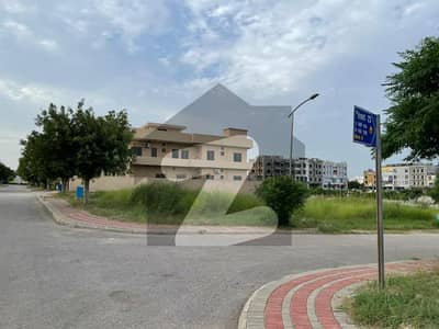 Corner Kanal Plot for Sale