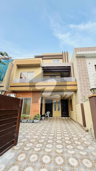 10 Marla House Prime Location! 10 Marla House Prime Location!