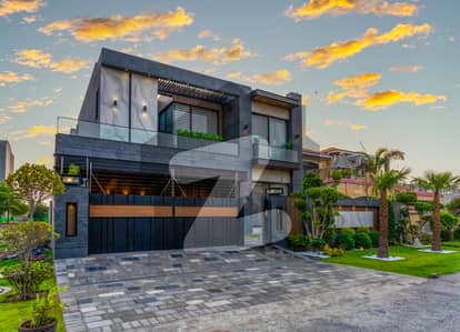 ڈی ایچ اے فیز 7 - بلاک آر فیز 7,ڈیفنس (ڈی ایچ اے),لاہور میں 5 کمروں کا 1 کنال مکان 8.26 کروڑ میں برائے فروخت۔