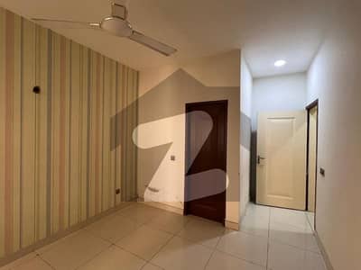 گلستانِ جوہر کراچی میں 3 کمروں کا 6 مرلہ فلیٹ 2.75 کروڑ میں برائے فروخت۔