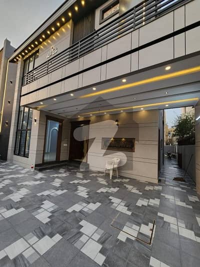 واپڈا ٹاؤن فیز 1 واپڈا ٹاؤن,لاہور میں 5 کمروں کا 10 مرلہ مکان 5.5 کروڑ میں برائے فروخت۔