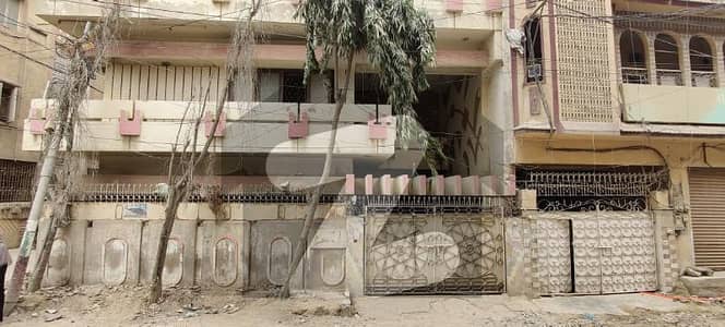 شاہ فیصل ٹاؤن - بلاک 3 شاہ فیصل ٹاؤن,کراچی میں 11 کمروں کا 8 مرلہ عمارت 4.0 کروڑ میں برائے فروخت۔