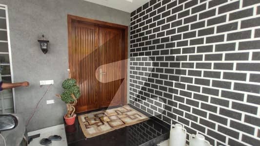 پی سی ایس آئی آر ہاؤسنگ سکیم لاہور میں 6 کمروں کا 1 کنال مکان 8.0 کروڑ میں برائے فروخت۔