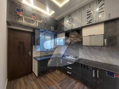 ویلینشیاء ہاؤسنگ سوسائٹی لاہور میں 3 کمروں کا 5 مرلہ مکان 2.85 کروڑ میں برائے فروخت۔