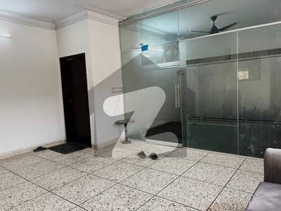 نارتھ ناظم آباد ۔ بلاک سی نارتھ ناظم آباد,کراچی میں 4 کمروں کا 1 کنال گودام 2.7 لاکھ میں کرایہ پر دستیاب ہے۔