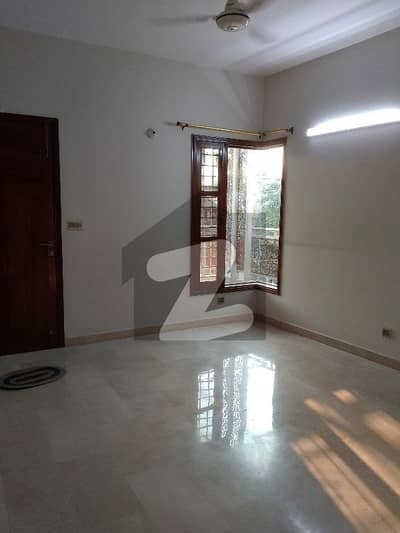 گلشنِ اقبال - بلاک 4 گلشنِ اقبال,گلشنِ اقبال ٹاؤن,کراچی میں 5 کمروں کا 1 کنال زیریں پورشن 1.5 لاکھ میں کرایہ پر دستیاب ہے۔