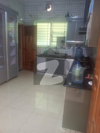 Beautiful House Ideal Location