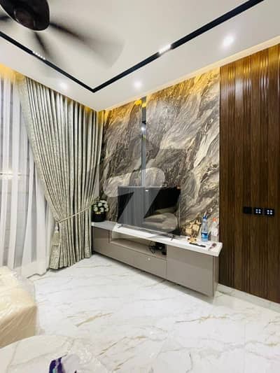 بحریہ ٹاؤن سیکٹر سی بحریہ ٹاؤن,لاہور میں 3 کمروں کا 5 مرلہ مکان 1.5 لاکھ میں کرایہ پر دستیاب ہے۔