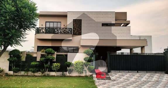 ڈی ایچ اے فیز 6 ڈیفنس (ڈی ایچ اے),لاہور میں 5 کمروں کا 1 کنال مکان 3.2 لاکھ میں کرایہ پر دستیاب ہے۔