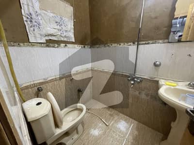 جوہر ٹاؤن فیز 2 - بلاک کیو جوہر ٹاؤن فیز 2,جوہر ٹاؤن,لاہور میں 3 کمروں کا 5 مرلہ بالائی پورشن 55.0 ہزار میں کرایہ پر دستیاب ہے۔