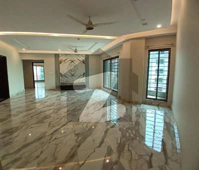 عسکری 10 - سیکٹر ایس عسکری 10,عسکری,لاہور میں 4 کمروں کا 12 مرلہ فلیٹ 1.6 لاکھ میں کرایہ پر دستیاب ہے۔