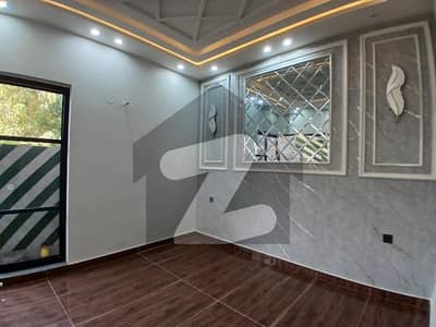 ایڈن ویلی فیصل آباد میں 3 کمروں کا 5 مرلہ مکان 2.7 کروڑ میں برائے فروخت۔