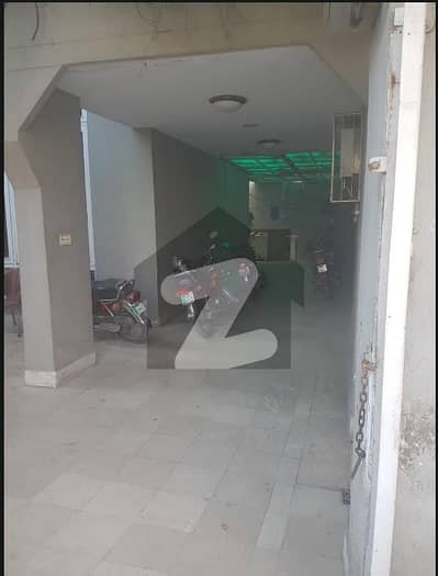 کیولری گراؤنڈ لاہور میں 3 کمروں کا 14 مرلہ بالائی پورشن 1.25 لاکھ میں کرایہ پر دستیاب ہے۔