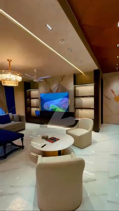 ڈی ایچ اے فیز 7 - بلاک زیڈ ڈی ایچ اے فیز 7,ڈیفنس (ڈی ایچ اے),لاہور میں 5 کمروں کا 1 کنال مکان 11.99 کروڑ میں برائے فروخت۔