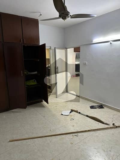 کلفٹن ۔ بلاک 7 کلفٹن,کراچی میں 3 کمروں کا 7 مرلہ فلیٹ 1.3 لاکھ میں کرایہ پر دستیاب ہے۔