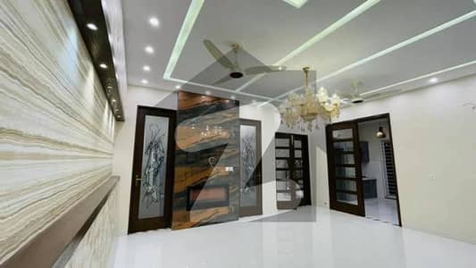 بحریہ ٹاؤن فیز 8 بحریہ ٹاؤن راولپنڈی,راولپنڈی میں 5 کمروں کا 7 مرلہ مکان 2.6 کروڑ میں برائے فروخت۔