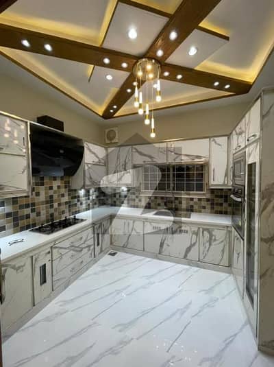 بحریہ ٹاؤن فیز 8 بحریہ ٹاؤن راولپنڈی,راولپنڈی میں 5 کمروں کا 7 مرلہ مکان 2.75 کروڑ میں برائے فروخت۔