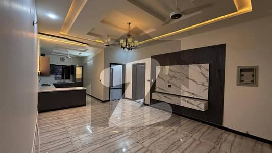 بحریہ ٹاؤن فیز 8 بحریہ ٹاؤن راولپنڈی,راولپنڈی میں 5 کمروں کا 7 مرلہ مکان 2.5 کروڑ میں برائے فروخت۔