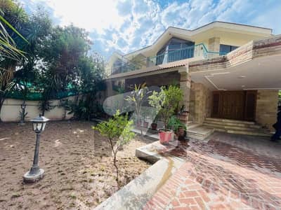 ایف ۔ 7 اسلام آباد میں 5 کمروں کا 1 کنال مکان 10.0 لاکھ میں کرایہ پر دستیاب ہے۔