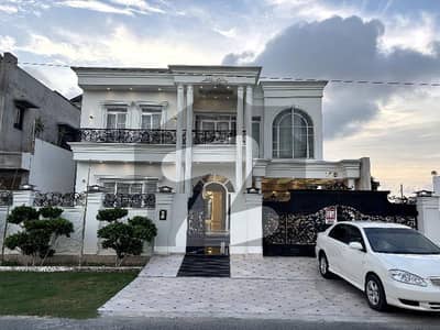 1 Kanal Classic Design Villa For Sale