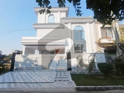 نیسپاک سکیم فیز 3 ڈیفینس روڈ,لاہور میں 5 کمروں کا 10 مرلہ مکان 3.6 کروڑ میں برائے فروخت۔